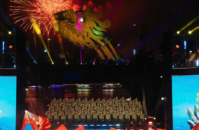 Gala "Tổ quốc b&igrave;nh y&ecirc;n" - Đ&ecirc;m nghệ thuật m&atilde;n nh&atilde;n thu h&uacute;t h&agrave;ng ng&agrave;n kh&aacute;n giả - Ảnh 7.