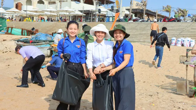 TP Hồ Chí Minh mở chiến dịch 45 ngày xóa quảng cáo bẩn, truy tín dụng đen- Ảnh 5. TP Hồ Chí Minh mở chiến dịch 45 ngày xóa quảng cáo bẩn, truy tín dụng đen- Ảnh 5.