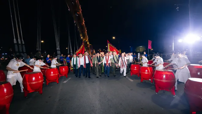 Gala "Tổ quốc b&igrave;nh y&ecirc;n" - Đ&ecirc;m nghệ thuật m&atilde;n nh&atilde;n thu h&uacute;t h&agrave;ng ng&agrave;n kh&aacute;n giả - Ảnh 2.