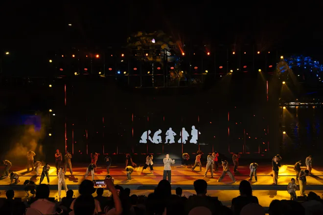 Gala "Tổ quốc b&igrave;nh y&ecirc;n" - Đ&ecirc;m nghệ thuật m&atilde;n nh&atilde;n thu h&uacute;t h&agrave;ng ng&agrave;n kh&aacute;n giả - Ảnh 14.