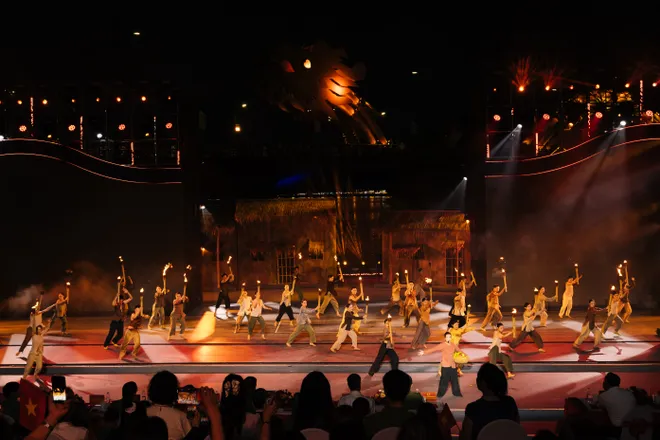 Gala "Tổ quốc b&igrave;nh y&ecirc;n" - Đ&ecirc;m nghệ thuật m&atilde;n nh&atilde;n thu h&uacute;t h&agrave;ng ng&agrave;n kh&aacute;n giả - Ảnh 13.