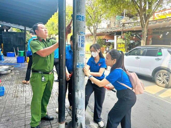 TP Hồ Chí Minh mở chiến dịch 45 ngày xóa quảng cáo bẩn, truy tín dụng đen- Ảnh 1. TP Hồ Chí Minh mở chiến dịch 45 ngày xóa quảng cáo bẩn, truy tín dụng đen- Ảnh 1.