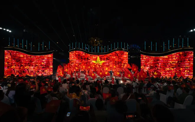 Gala "Tổ quốc b&igrave;nh y&ecirc;n" - Đ&ecirc;m nghệ thuật m&atilde;n nh&atilde;n thu h&uacute;t h&agrave;ng ng&agrave;n kh&aacute;n giả - Ảnh 17.
