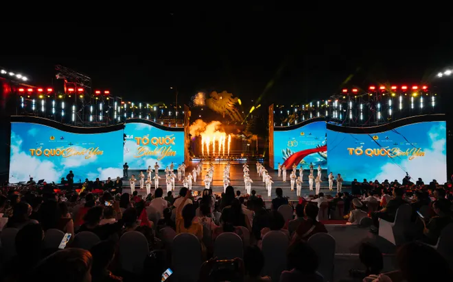 Gala "Tổ quốc b&igrave;nh y&ecirc;n" - Đ&ecirc;m nghệ thuật m&atilde;n nh&atilde;n thu h&uacute;t h&agrave;ng ng&agrave;n kh&aacute;n giả - Ảnh 22.