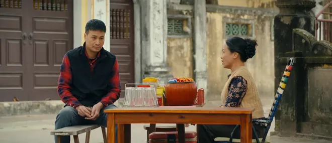 Ngược đường ngược nắng - Tập 21: B&agrave; Diện gạch t&ecirc;n Mai khỏi dự &aacute;n du lịch, Quỳnh x&aacute;ch vali về l&agrave;m loạn nh&agrave; chồng cũ - Ảnh 10.