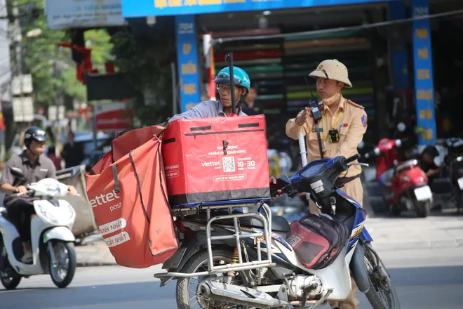 H&agrave; Nội: Xử l&yacute; xe tự chế, xe chở h&agrave;ng cồng kềnh tr&ecirc;n Quốc lộ 6- Ảnh 6.