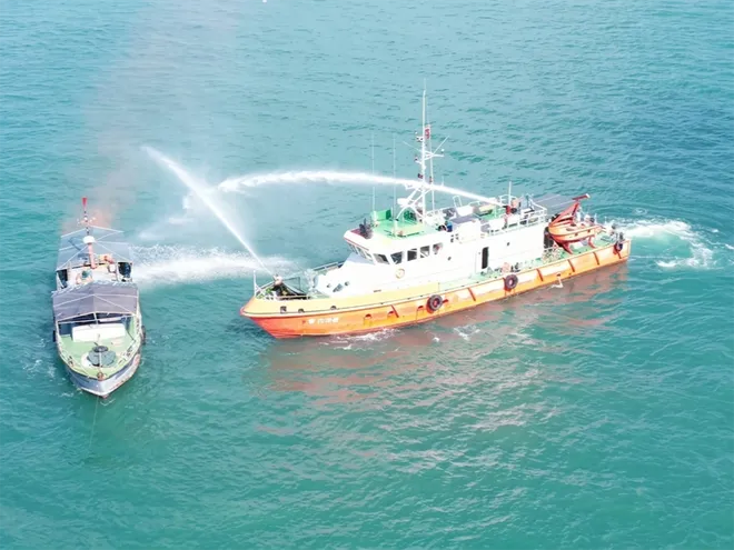 Bộ đội Bi&ecirc;n ph&ograve;ng diễn tập ứng ph&oacute; sự cố tr&ecirc;n biển - Ảnh 4.