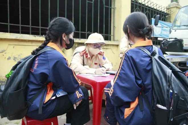 H&agrave; Nội: Tăng cường kiểm so&aacute;t xe m&aacute;y điện thay đổi kết cấu tại cổng trường- Ảnh 3.