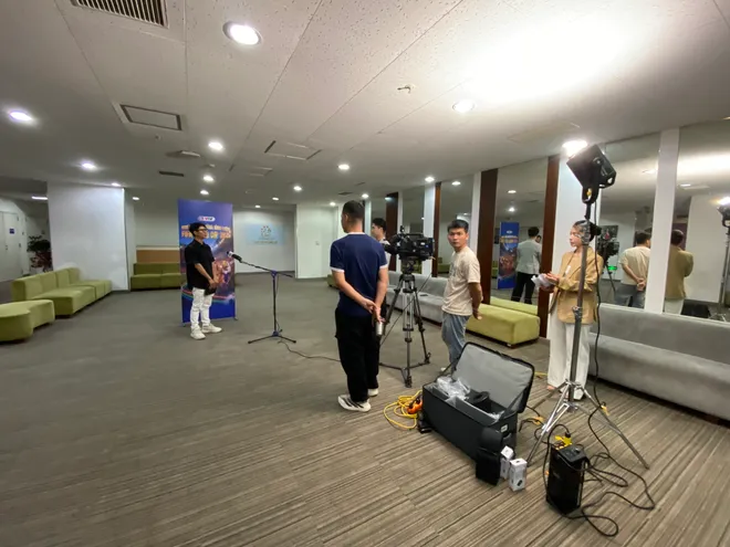 Người h&acirc;m mộ c&ugrave;ng b&igrave;nh luận FIFA World Cup 2026 trực tiếp thử giọng tại VTV - Ảnh 3.