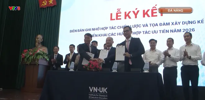 Lễ ký kết biên bản ghi nhớ hợp tác giữa 3 đại học quốc tế của 3 vùng Bắc - Trung – Nam- Ảnh 2. Lễ ký kết biên bản ghi nhớ hợp tác giữa 3 đại học quốc tế của 3 vùng Bắc - Trung – Nam- Ảnh 2.