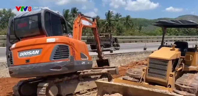 Khẩn trương thi công đường đấu nối cho cầu trăm tỷ vượt đầm Sa Huỳnh- Ảnh 9. Khẩn trương thi công đường đấu nối cho cầu trăm tỷ vượt đầm Sa Huỳnh- Ảnh 9.