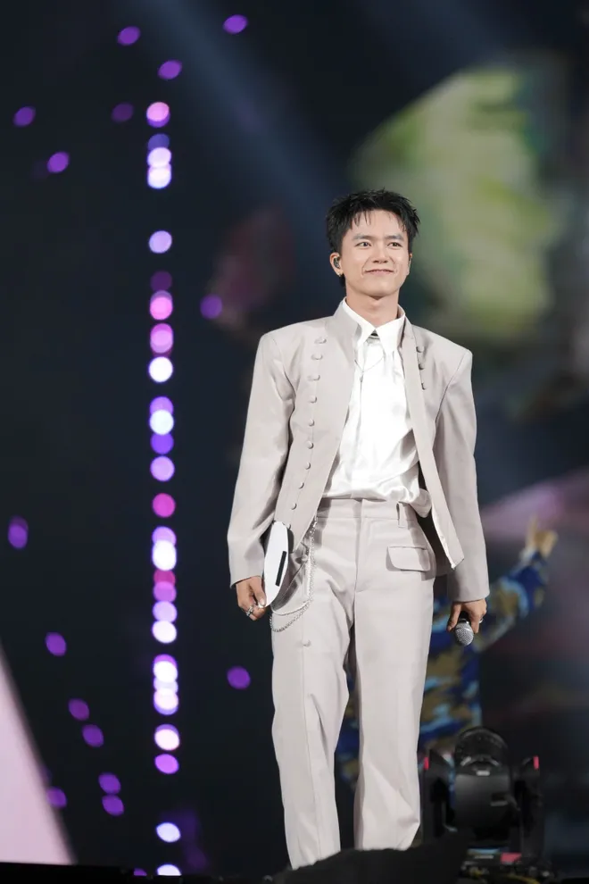H&agrave; Anh Tuấn, Đ&ocirc;ng Nhi khuấy động s&acirc;n khấu Sao Nhập Ngũ Concert  - Ảnh 10.