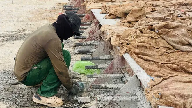 Gia Lai: H&agrave;ng trăm c&ocirc;ng nh&acirc;n thi c&ocirc;ng ng&agrave;y đ&ecirc;m để ho&agrave;n th&agrave;nh s&acirc;n bay Ph&ugrave; C&aacute;t - Ảnh 2.