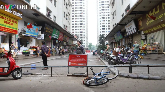 Hà Nội: Sau giải tỏa chợ tạm HH Linh Đàm, khoảng trống dân sinh vẫn hiện hữu - Ảnh 10.