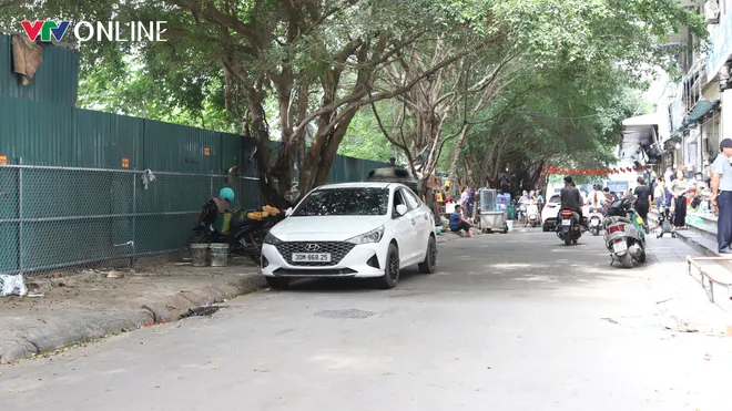 Hà Nội: Sau giải tỏa chợ tạm HH Linh Đàm, khoảng trống dân sinh vẫn hiện hữu - Ảnh 12.