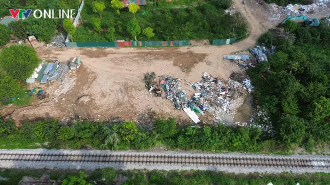 Ph&uacute; Diễn (H&agrave; Nội): Đất c&ocirc;ng &iacute;ch bị đổ trạc thải, ao hồ c&oacute; dấu hiệu bị san lấp - Ảnh 11.