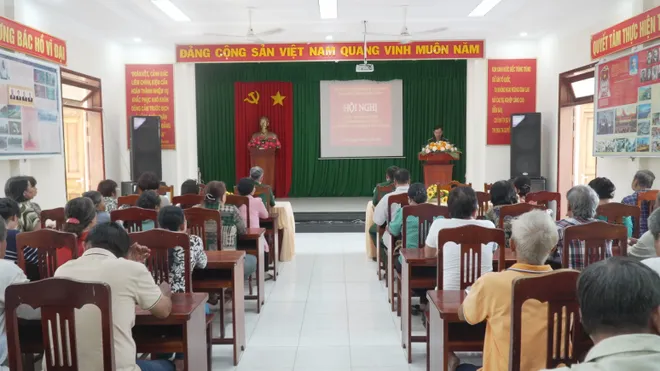BĐBP TP Hồ Ch&iacute; Minh tăng cường tuy&ecirc;n truyền ph&aacute;p luật cho ngư d&acirc;n v&ugrave;ng biển - Ảnh 4.