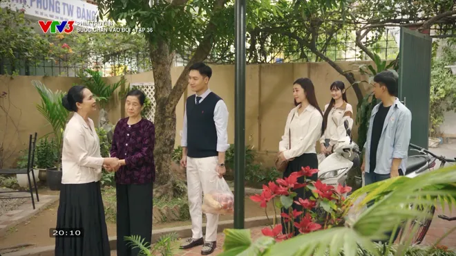 Bước chân vào đời - Tập cuối: Đoạn kết cho chuyện tình Thương, Quân và Lâm - Ảnh 2.