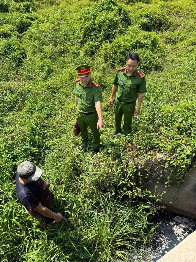 Phát hiện công ty chế biến mủ cao su xả thải trái phép ra suối tại Đồng Nai - Ảnh 1.