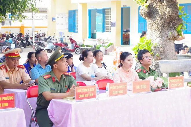 Kh&aacute;nh H&ograve;a: Tập huấn kỹ năng an to&agrave;n giao th&ocirc;ng, ph&ograve;ng chống đuối nước cho học sinh dịp h&egrave; - Ảnh 4.