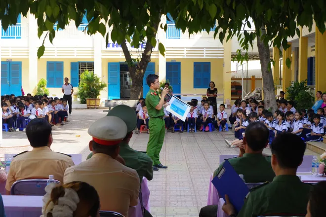 Kh&aacute;nh H&ograve;a: Tập huấn kỹ năng an to&agrave;n giao th&ocirc;ng, ph&ograve;ng chống đuối nước cho học sinh dịp h&egrave; - Ảnh 6.