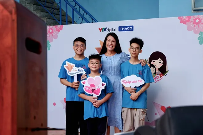 Chuyến xe tử tế th&aacute;ng 5 mang những nụ cười &ldquo;chữa l&agrave;nh&rdquo; đến Nh&agrave; May Mắn - Ảnh 8.