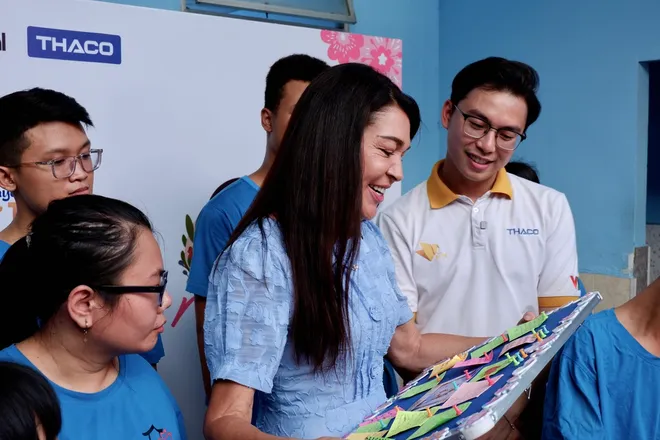 Chuyến xe tử tế th&aacute;ng 5 mang những nụ cười &ldquo;chữa l&agrave;nh&rdquo; đến Nh&agrave; May Mắn - Ảnh 11.