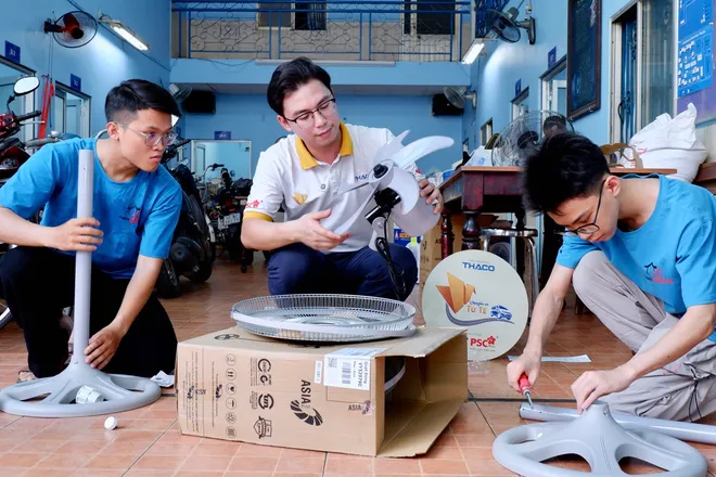 Chuyến xe tử tế th&aacute;ng 5 mang những nụ cười &ldquo;chữa l&agrave;nh&rdquo; đến Nh&agrave; May Mắn - Ảnh 5.