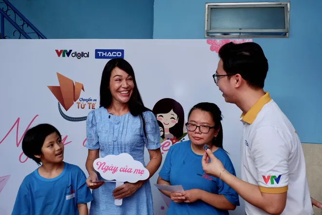 Chuyến xe tử tế th&aacute;ng 5 mang những nụ cười &ldquo;chữa l&agrave;nh&rdquo; đến Nh&agrave; May Mắn - Ảnh 2.