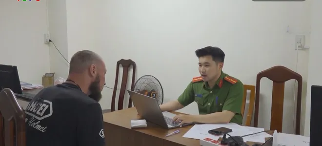 Khánh Hòa: Xử lý nghiêm người nước ngoài vi phạm an toàn giao thông- Ảnh 4. Khánh Hòa: Xử lý nghiêm người nước ngoài vi phạm an toàn giao thông- Ảnh 4.