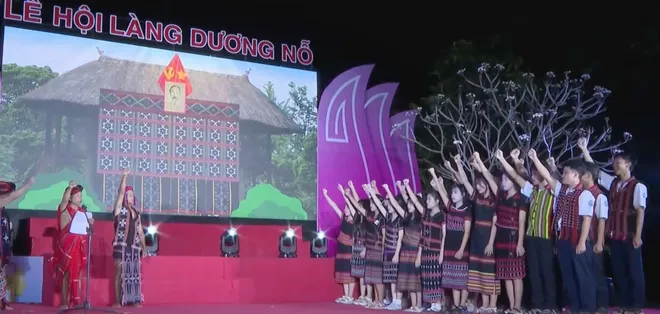 T&aacute;i hiện nghi lễ đặt họ Hồ - biểu tượng son sắt của đồng b&agrave;o v&ugrave;ng cao với B&aacute;c Hồ- Ảnh 2.