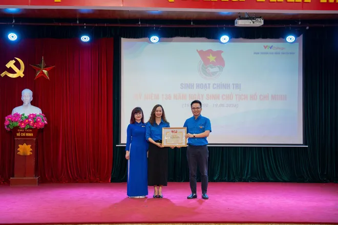 Dấu mốc đầy tự h&agrave;o của tuổi trẻ trong ng&agrave;y sinh nhật B&aacute;c- Ảnh 4.