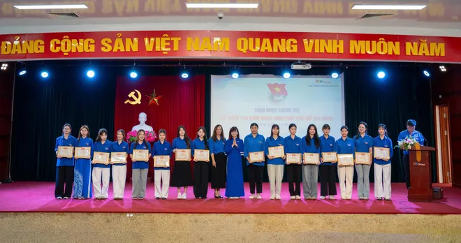 Dấu mốc đầy tự h&agrave;o của tuổi trẻ trong ng&agrave;y sinh nhật B&aacute;c- Ảnh 3.