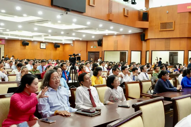T&ocirc;n vinh những tấm gương điển h&igrave;nh trong học tập v&agrave; l&agrave;m theo đạo đức, phong c&aacute;ch Hồ Ch&iacute; Minh - Ảnh 8.