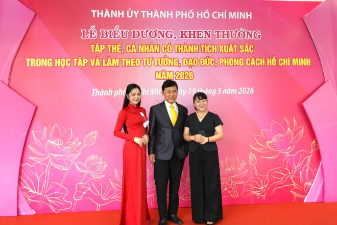 T&ocirc;n vinh những tấm gương điển h&igrave;nh trong học tập v&agrave; l&agrave;m theo đạo đức, phong c&aacute;ch Hồ Ch&iacute; Minh - Ảnh 7.