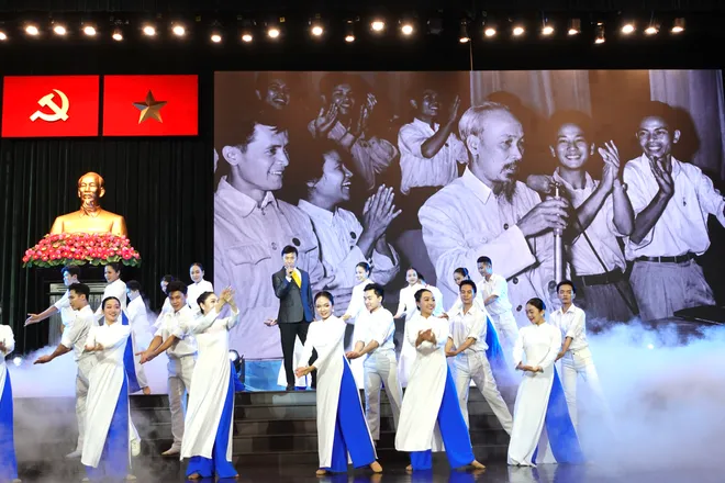 T&ocirc;n vinh những tấm gương điển h&igrave;nh trong học tập v&agrave; l&agrave;m theo đạo đức, phong c&aacute;ch Hồ Ch&iacute; Minh - Ảnh 12.