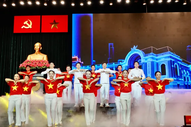 T&ocirc;n vinh những tấm gương điển h&igrave;nh trong học tập v&agrave; l&agrave;m theo đạo đức, phong c&aacute;ch Hồ Ch&iacute; Minh - Ảnh 11.