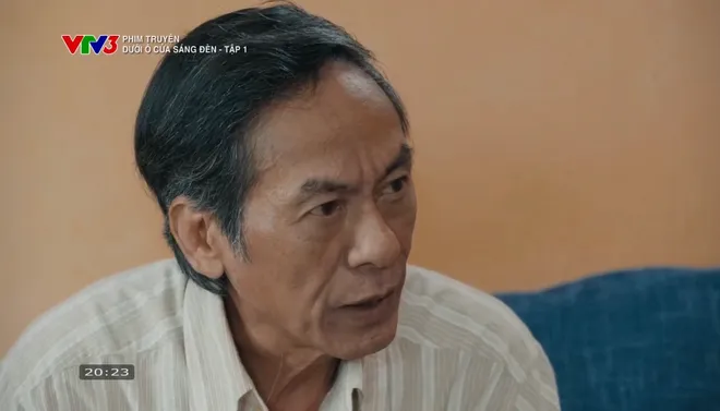 Dưới &ocirc; cửa s&aacute;ng đ&egrave;n - Tập 1: Khu tập thể cũ n&aacute;o loạn v&igrave; chiếc nồi lẩu điện gi&aacute; rẻ - Ảnh 11.