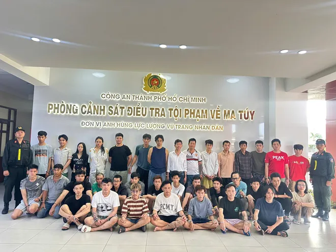 Ca sĩ Long Nhật, Sơn Ngọc Minh bị bắt trong chuyên án ma túy - Ảnh 1.