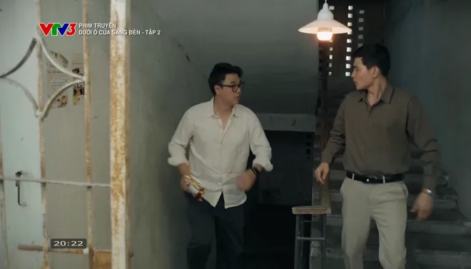 Dưới &ocirc; cửa s&aacute;ng đ&egrave;n - Tập 2: T&agrave;i v&agrave; Sinh hợp sức lật tẩy &ocirc;ng Cơ lươn lẹo - Ảnh 13.
