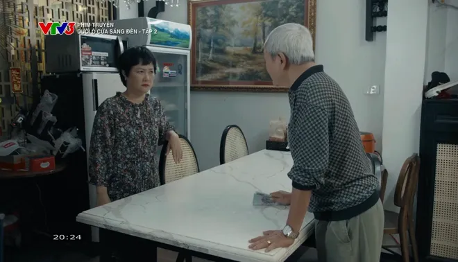 Dưới &ocirc; cửa s&aacute;ng đ&egrave;n - Tập 2: T&agrave;i v&agrave; Sinh hợp sức lật tẩy &ocirc;ng Cơ lươn lẹo - Ảnh 12.