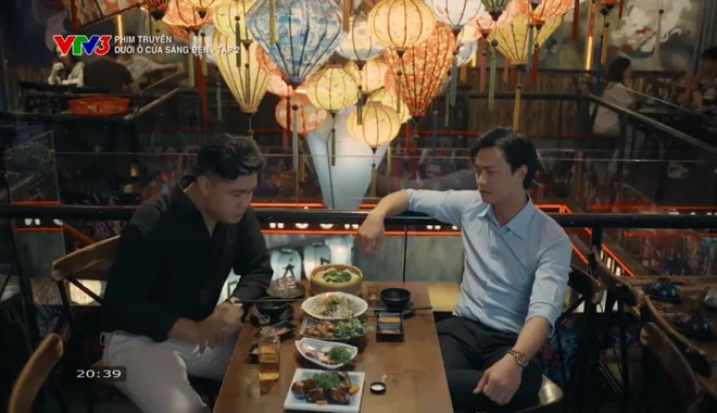 Dưới &ocirc; cửa s&aacute;ng đ&egrave;n - Tập 2: T&agrave;i v&agrave; Sinh hợp sức lật tẩy &ocirc;ng Cơ lươn lẹo - Ảnh 20.