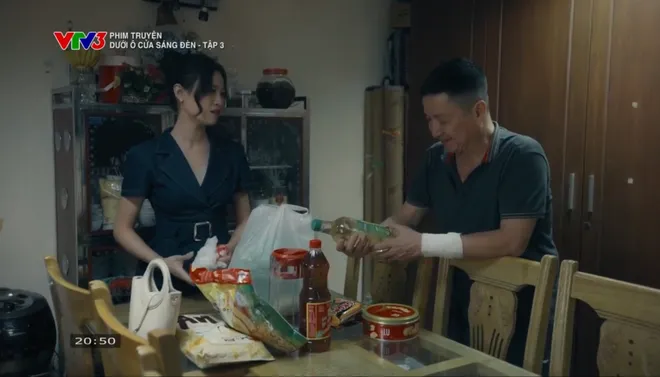 Dưới &ocirc; cửa s&aacute;ng đ&egrave;n - Tập 3: Diệu điếng người khi nhận được 'lời đề nghị khiếm nh&atilde;' - Ảnh 24.