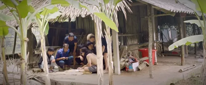 Lời hứa đầu tiên - Tập 11: Thiếu gia Hải Đăng dùng chiêu anh hùng cứu mỹ nhân với Vi Minh - Ảnh 2.