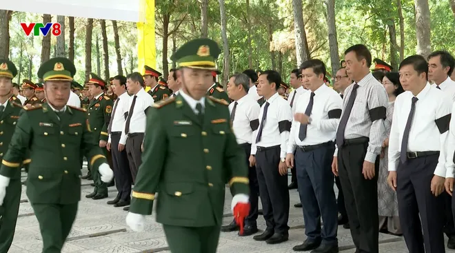 Lễ viếng, truy điệu và an táng hài cốt liệt sĩ quân tình nguyện và chuyên gia Việt Nam hy sinh tại Nước Cộng hòa Dân chủ Nhân dân Lào- Ảnh 10. Lễ viếng, truy điệu và an táng hài cốt liệt sĩ quân tình nguyện và chuyên gia Việt Nam hy sinh tại Nước Cộng hòa Dân chủ Nhân dân Lào- Ảnh 10.