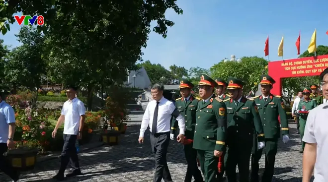 Lễ viếng, truy điệu và an táng hài cốt liệt sĩ quân tình nguyện và chuyên gia Việt Nam hy sinh tại Nước Cộng hòa Dân chủ Nhân dân Lào- Ảnh 13. Lễ viếng, truy điệu và an táng hài cốt liệt sĩ quân tình nguyện và chuyên gia Việt Nam hy sinh tại Nước Cộng hòa Dân chủ Nhân dân Lào- Ảnh 13.