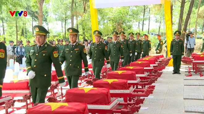 Lễ viếng, truy điệu và an táng hài cốt liệt sĩ quân tình nguyện và chuyên gia Việt Nam hy sinh tại Nước Cộng hòa Dân chủ Nhân dân Lào- Ảnh 11. Lễ viếng, truy điệu và an táng hài cốt liệt sĩ quân tình nguyện và chuyên gia Việt Nam hy sinh tại Nước Cộng hòa Dân chủ Nhân dân Lào- Ảnh 11.