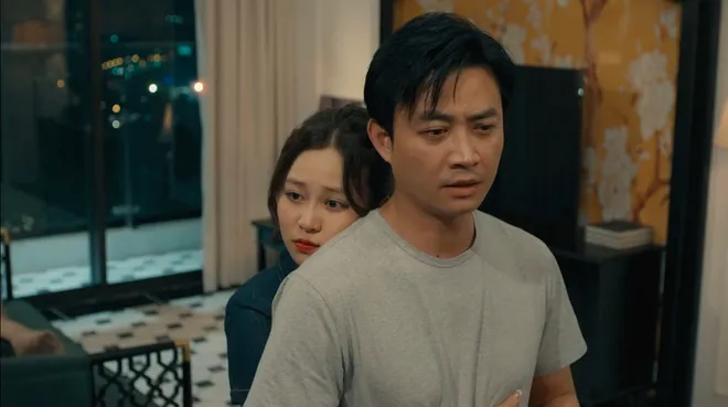 Dưới ô cửa sáng đèn - Tập 4: Vừa cãi nhau với vợ, Dương đã va phải cô gái lạ- Ảnh 1. Dưới ô cửa sáng đèn - Tập 4: Vừa cãi nhau với vợ, Dương đã va phải cô gái lạ- Ảnh 1.