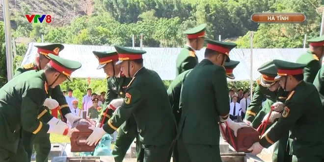 Truy điệu, An táng hài cốt Liệt sỹ tại nghĩa trang Nầm, tỉnh Hà Tĩnh- Ảnh 5. Truy điệu, An táng hài cốt Liệt sỹ tại nghĩa trang Nầm, tỉnh Hà Tĩnh- Ảnh 5.