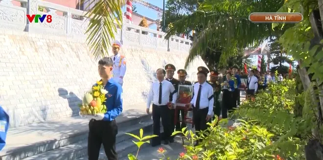Truy điệu, An táng hài cốt Liệt sỹ tại nghĩa trang Nầm, tỉnh Hà Tĩnh- Ảnh 3. Truy điệu, An táng hài cốt Liệt sỹ tại nghĩa trang Nầm, tỉnh Hà Tĩnh- Ảnh 3.